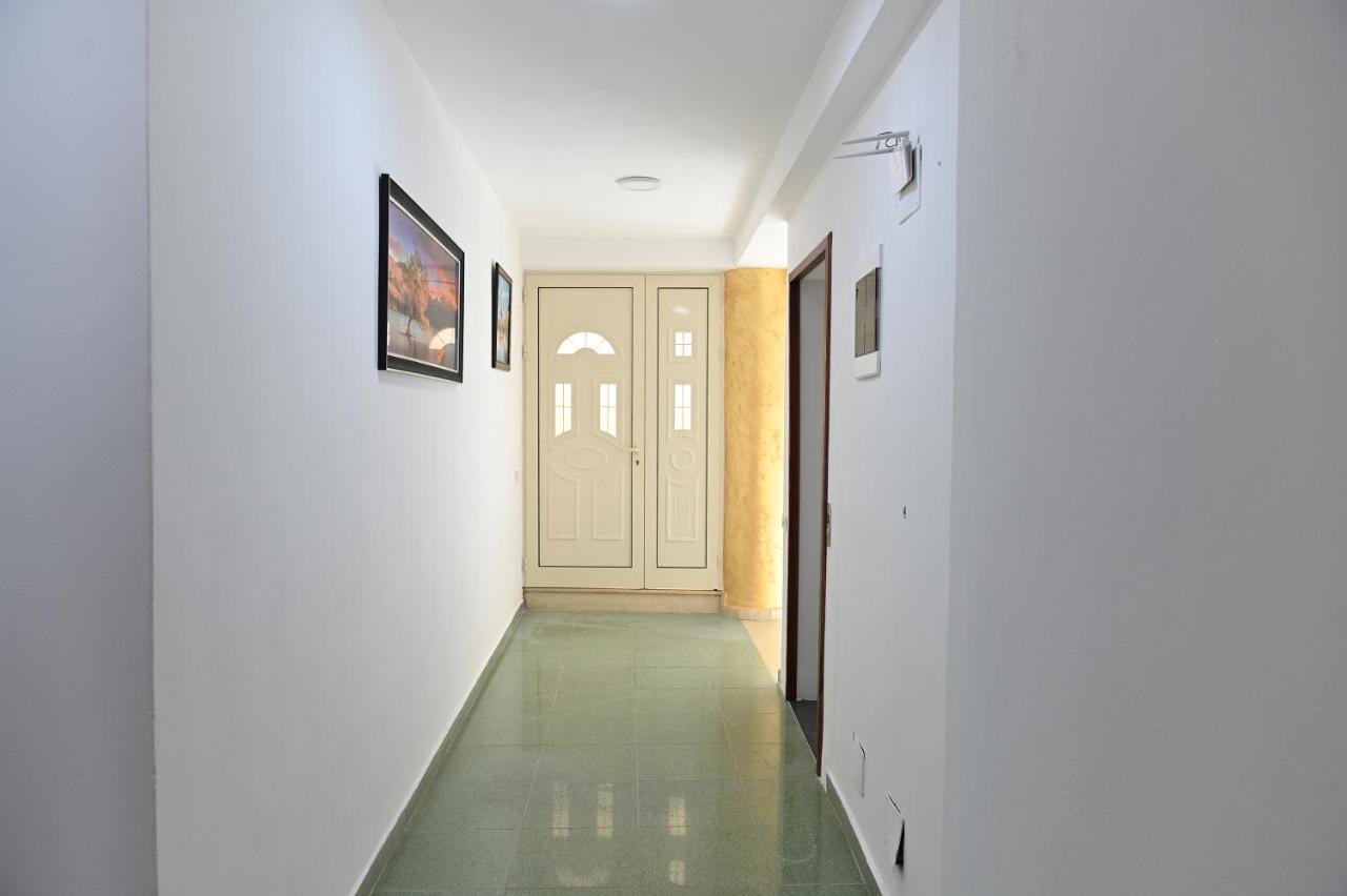 Vila Oxinn Kryemëdhej Εξωτερικό φωτογραφία