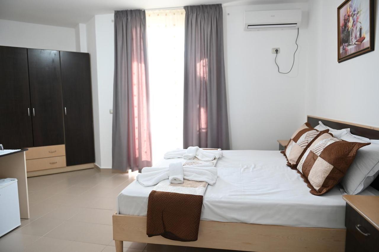 Vila Oxinn Kryemëdhej Εξωτερικό φωτογραφία