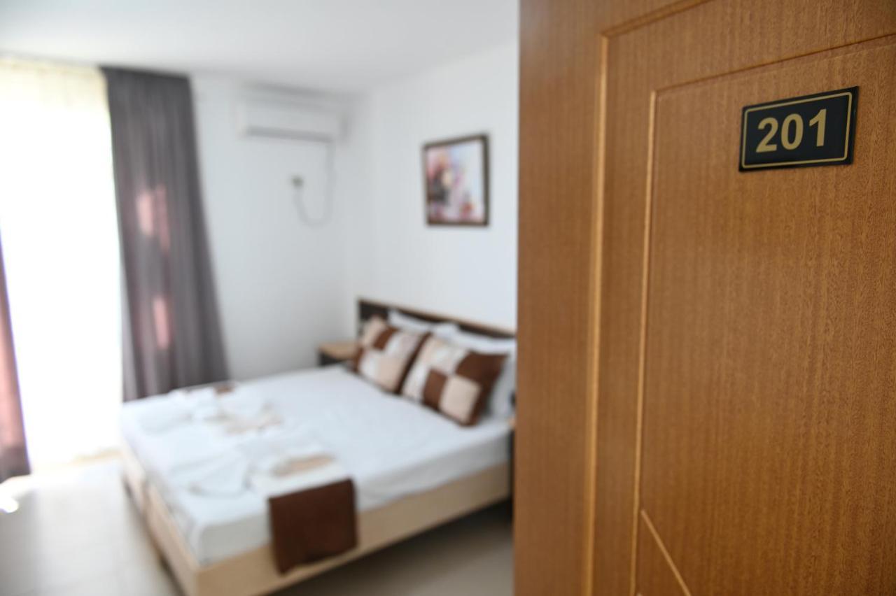 Vila Oxinn Kryemëdhej Εξωτερικό φωτογραφία