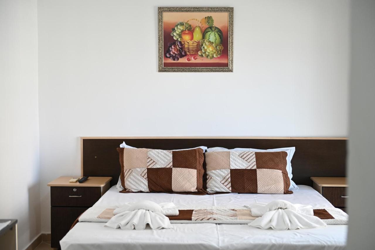 Vila Oxinn Kryemëdhej Εξωτερικό φωτογραφία