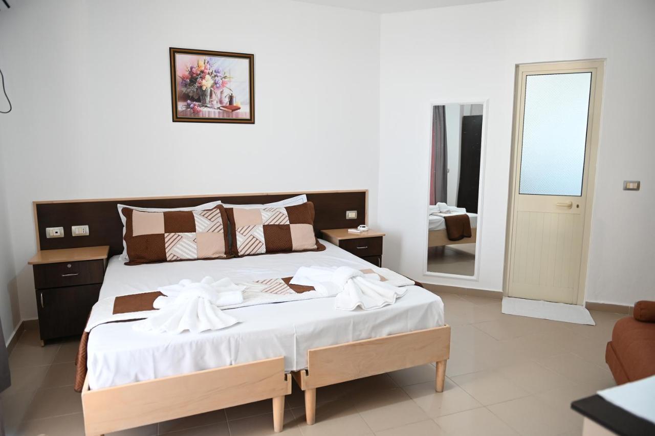 Vila Oxinn Kryemëdhej Εξωτερικό φωτογραφία