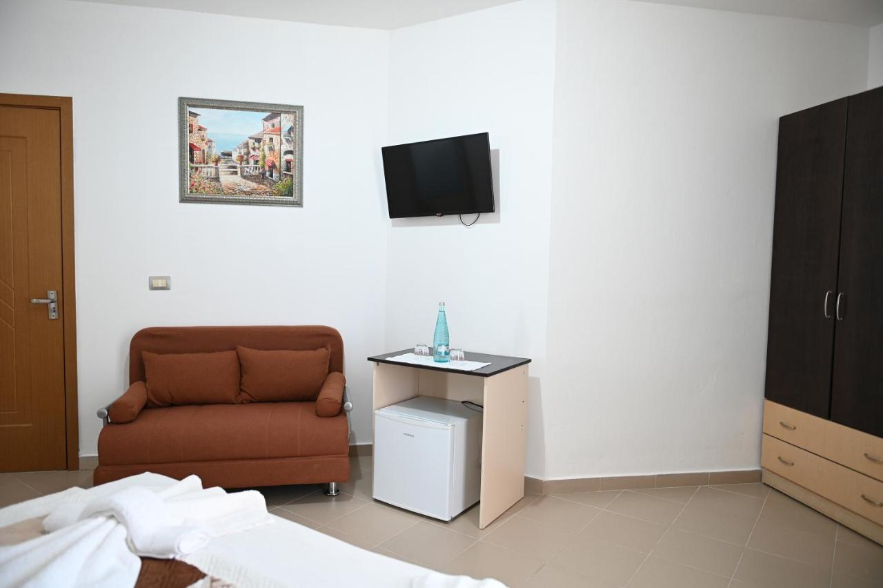 Vila Oxinn Kryemëdhej Εξωτερικό φωτογραφία