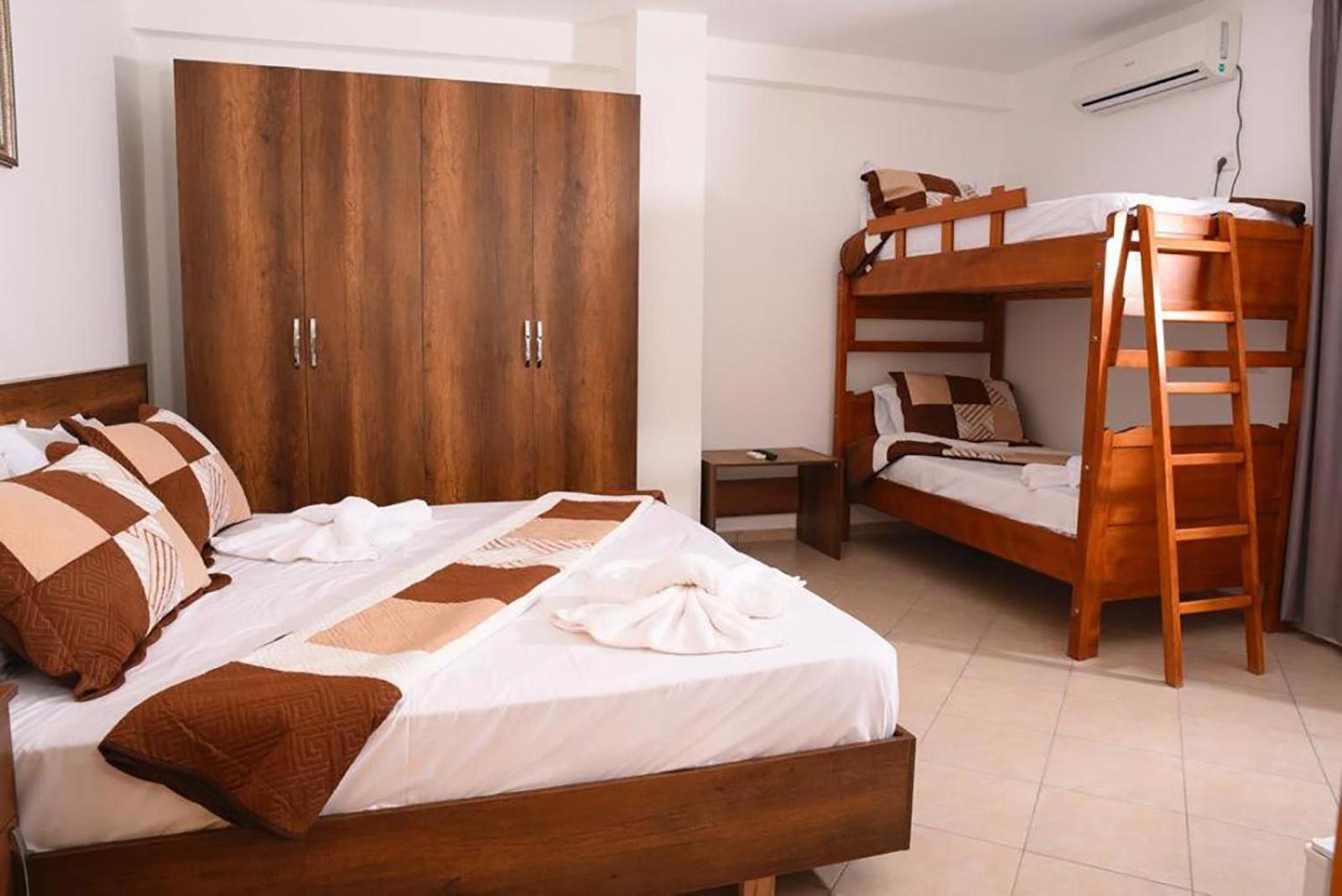 Vila Oxinn Kryemëdhej Εξωτερικό φωτογραφία